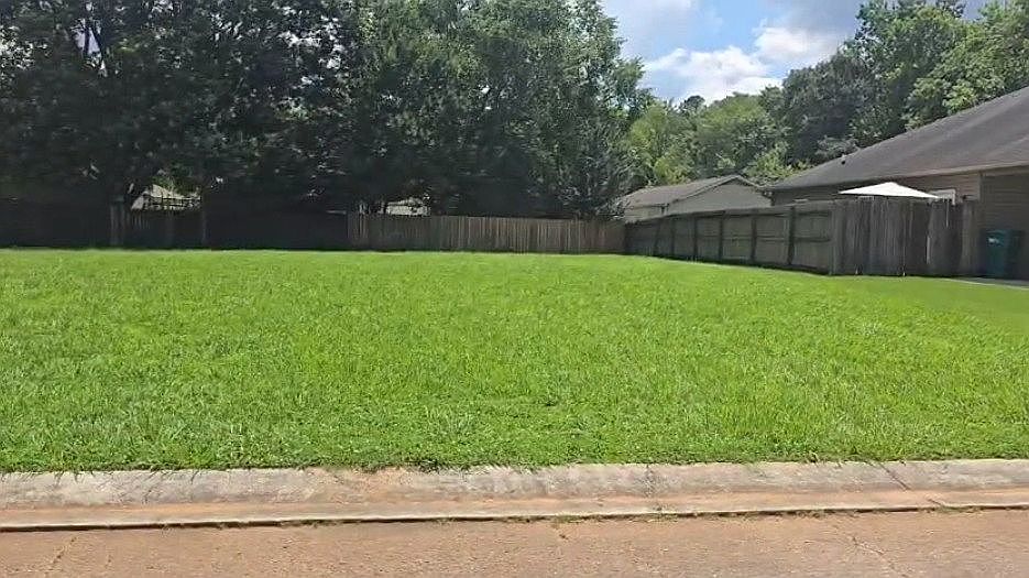 1st image of 1809 Woodvine Ln