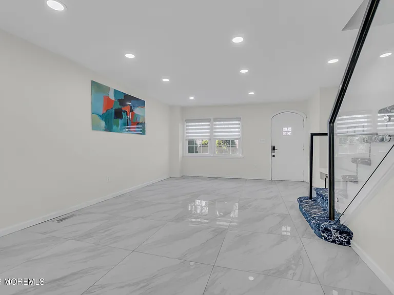 1001 Norwood Ave #7 — Photo 2