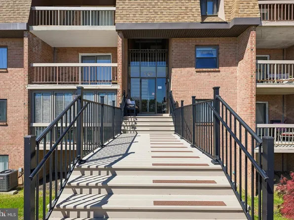 5419 Golf View Dr APT B-2, Wilmington, DE 19808