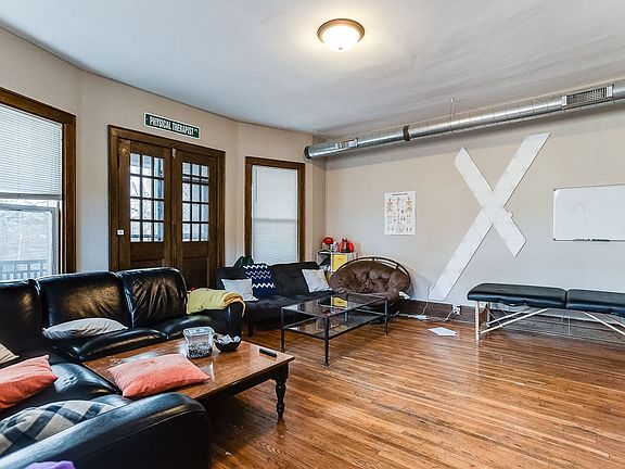 4th image of 89 Oxford St N APT 4