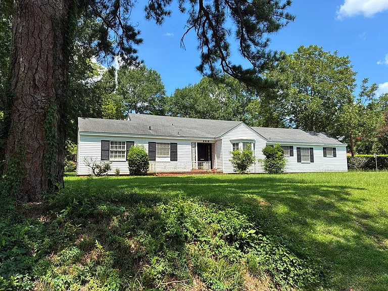 2515 N Pecan St — Photo 1