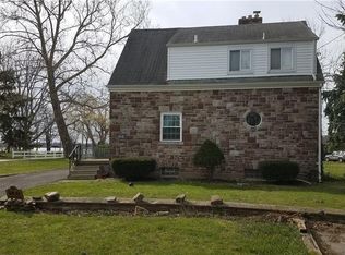 8041 W Rivershore Dr, Niagara Falls, NY 14304