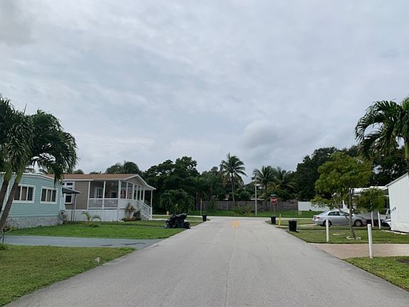 4th image of 3134 SW 58th Pl