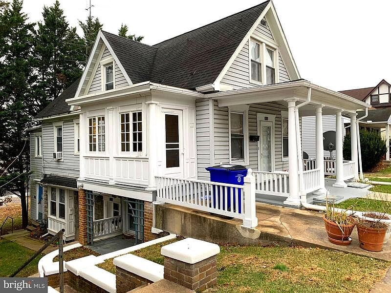 1st image of 858 Dewey Ave