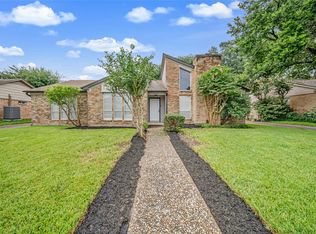 14915 Sun Harbor Dr, Houston, TX 77062