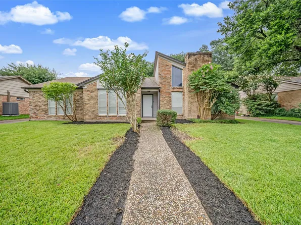 14915 Sun Harbor Dr, Houston, TX 77062