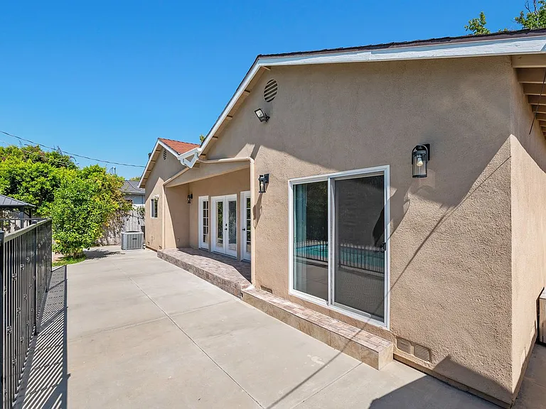17434 Emelita St — Photo 35