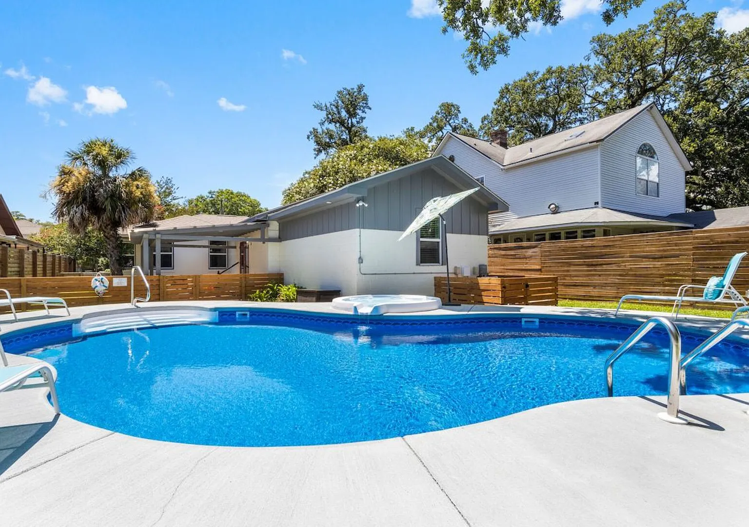 Beach Bungalow w/ Pool & Hot Tub. Casinos nearby! — Photo 3