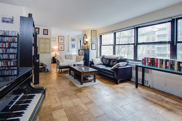 Sold by R New York | media 13