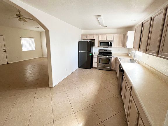 3rd image of 2314 E Parkside Dr
