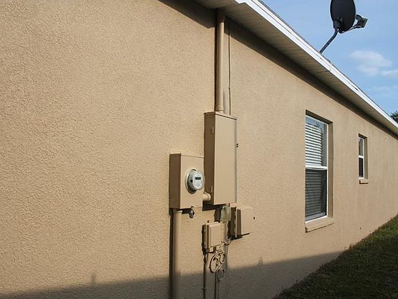3rd image of 853 Hacienda Cir