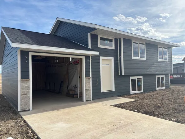 865 Bushnell Ct, Box Elder, SD 57719