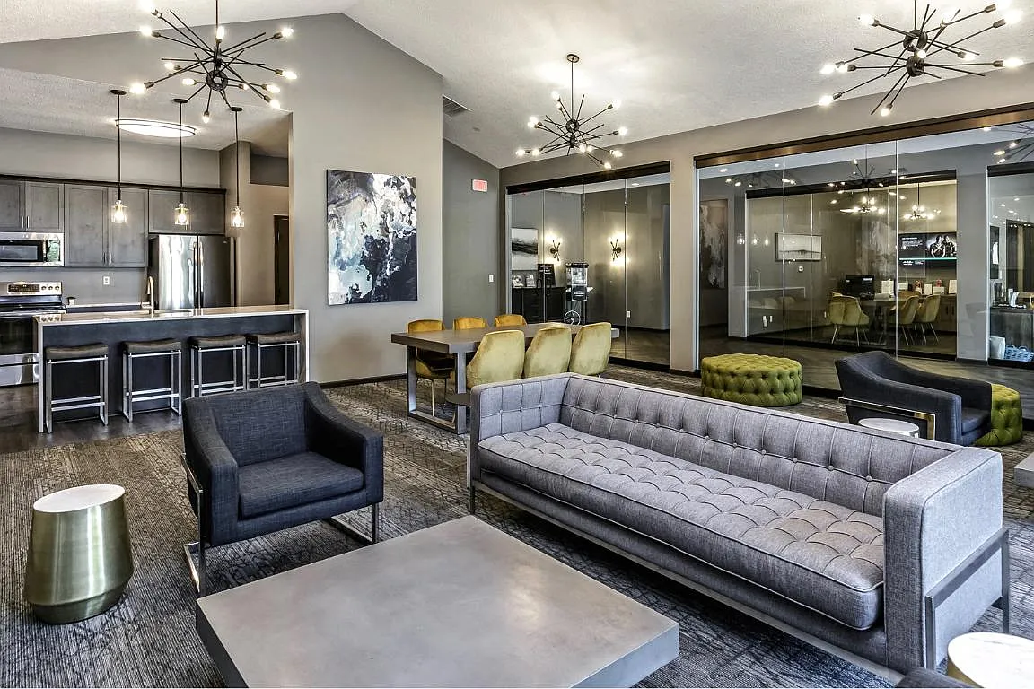 Southwest Gables Apartments — Photo 1