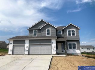 6406 Peters Pkwy, Papillion, NE 68157