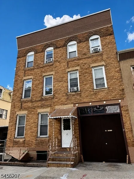 15-17 Van Buren St #1