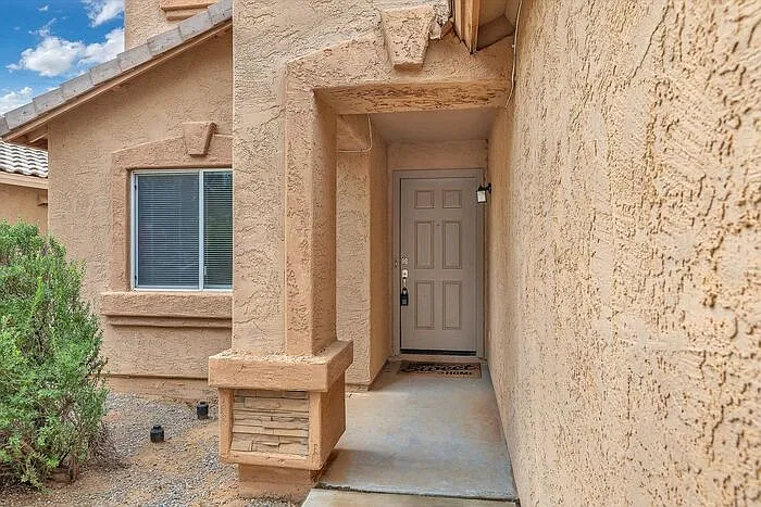 4 bed, 3.0 bath, 2424 sqft, $1,745 — Photo 4