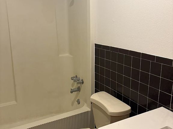 5th image of 1017 Dimarco Dr #B
