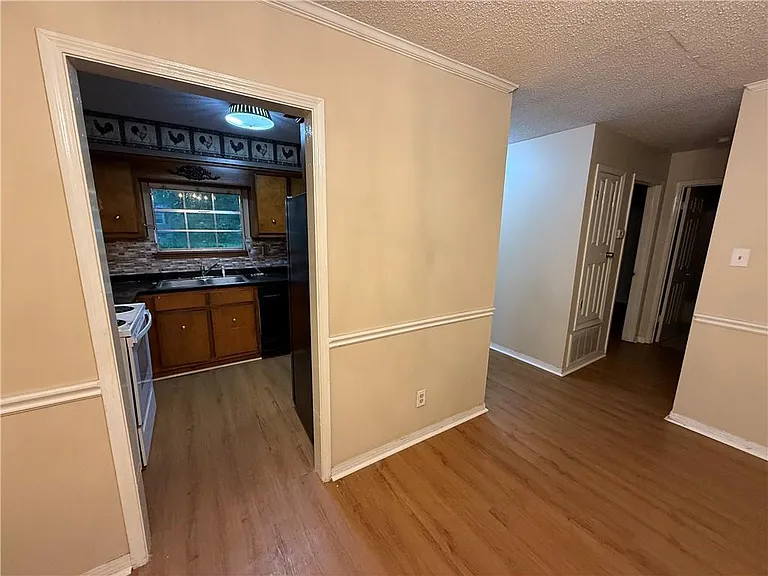 957 Navco Rd — Photo 8