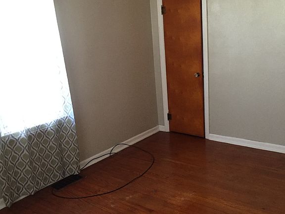 5th image of 113 S Hill St
