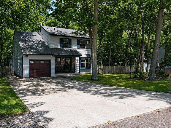 3rd image of 555 Holly Brook Rd