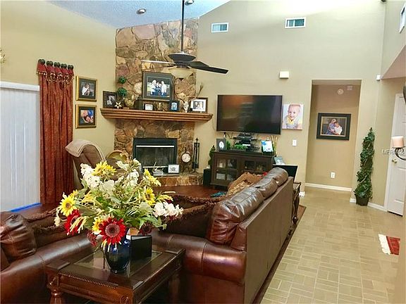 3rd image of 3206 Hawthorne Ct