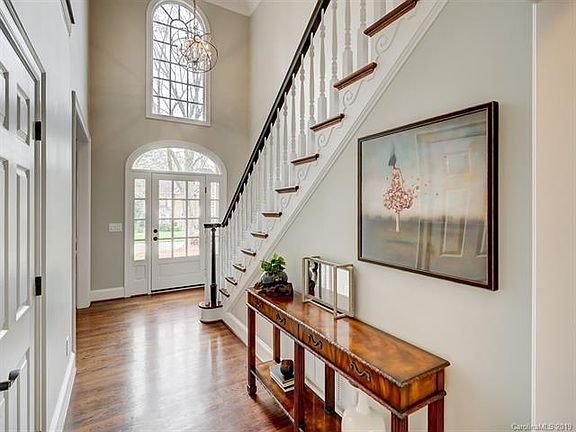 3rd image of 7416 Willesden Ln
