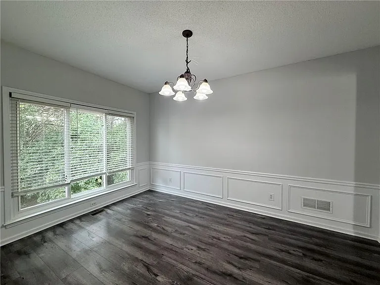 175 Sessingham Ln — Photo 5