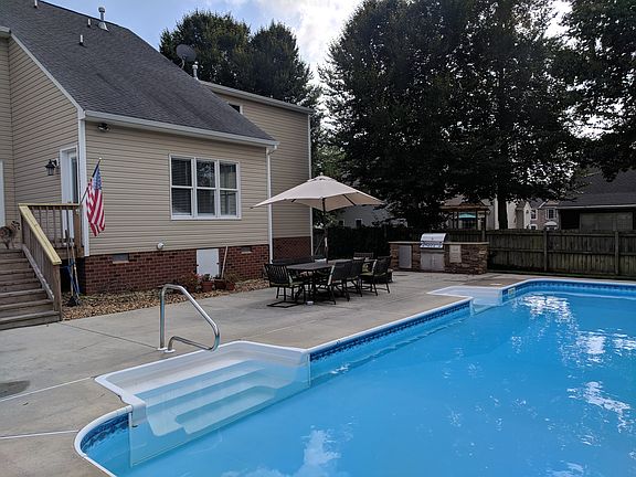 4th image of 10103 Stags Leap Dr