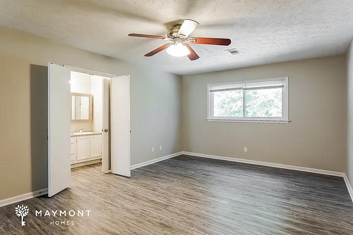 705 Waverly Ln — Photo 9