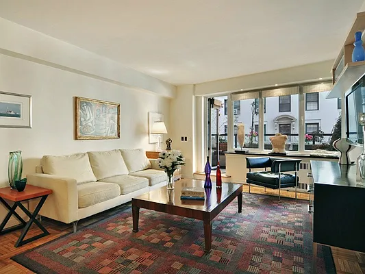 Sold by Sotheby's International Realty | media 14