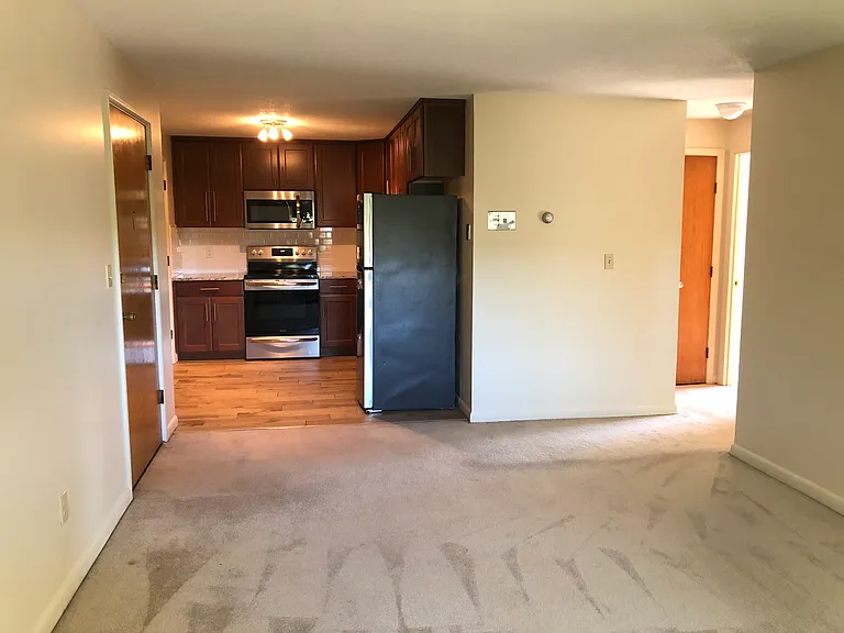 Lexington St Apartments — Photo 14