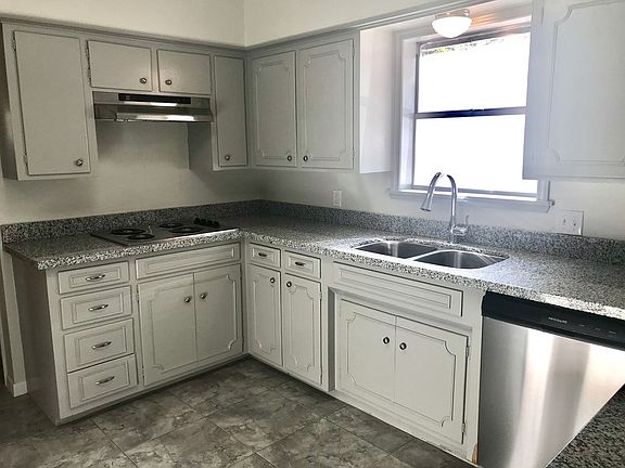 4th image of 2708 Encino Ave
