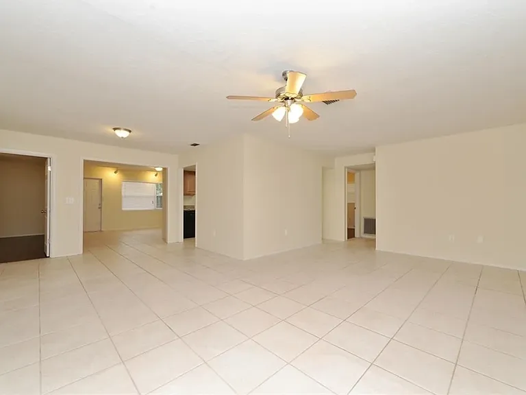 3691 York Dr W — Photo 3