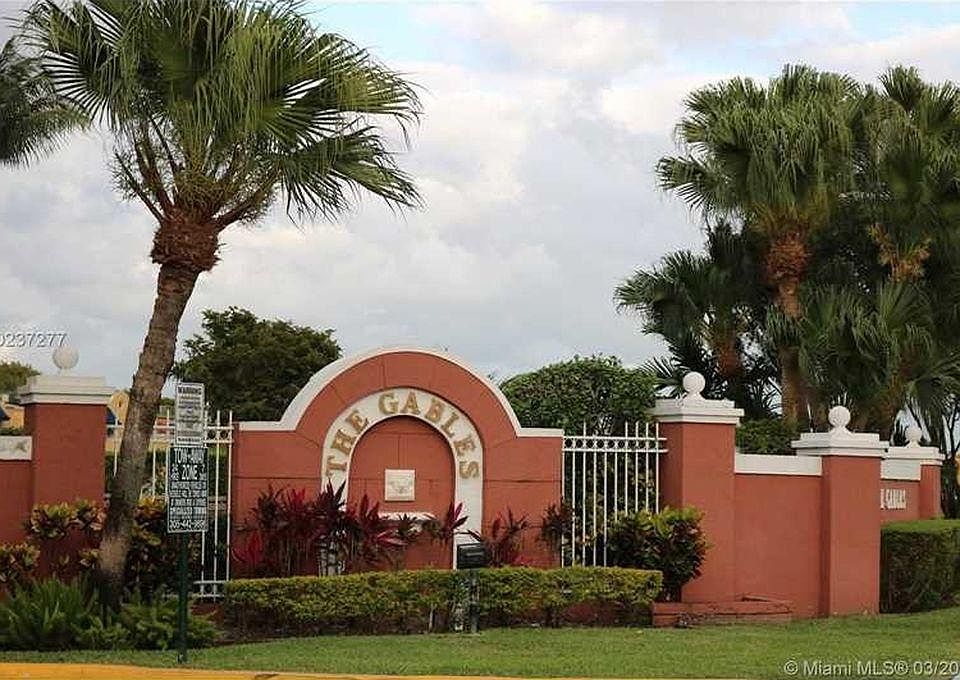 Community entrance sign