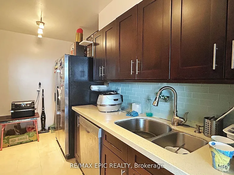 350 Seneca Hill Dr #908 — Photo 9