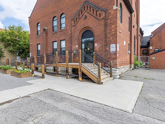 3rd image of 400 Wolfe St