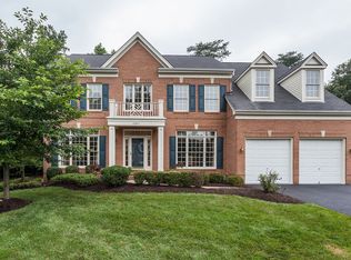7371 Hunters Oak Ct, Springfield, VA 22150