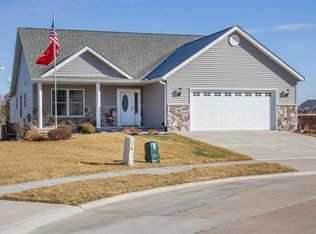 1740 Jordyn Ct, Davenport, IA 52807
