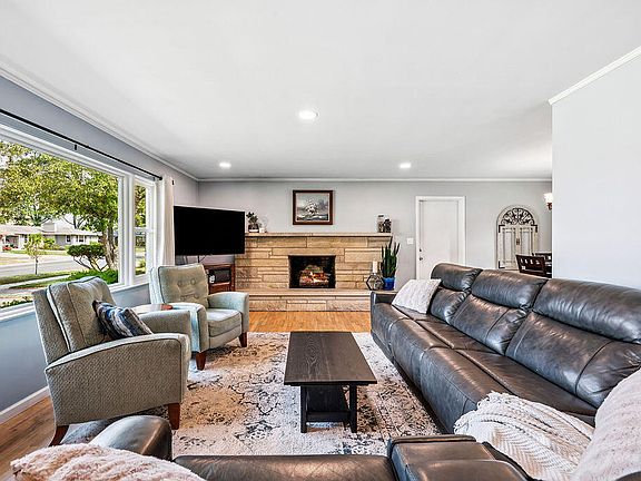 4th image of 2901 Willa Dr