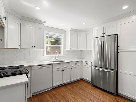 2nd image of 106 Lynnfield St