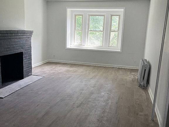 5th image of 251 Maple Ave APT A