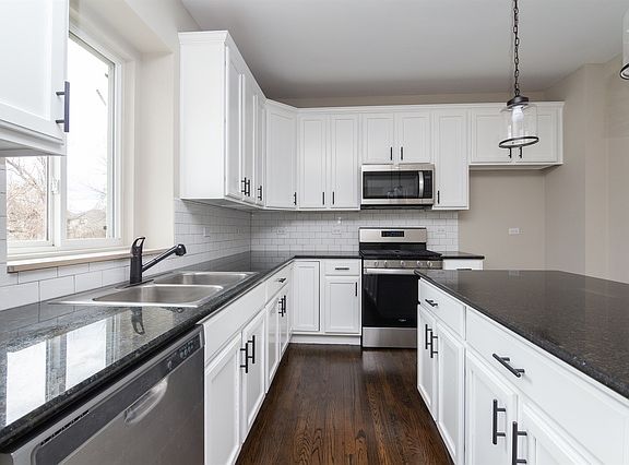 4th image of 18775 W Glenhurst Dr