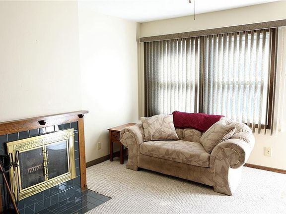 4th image of 709 NW Greenwood St #8