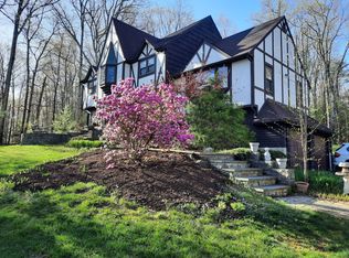 29 Hampden Cir, Simsbury, CT 06070