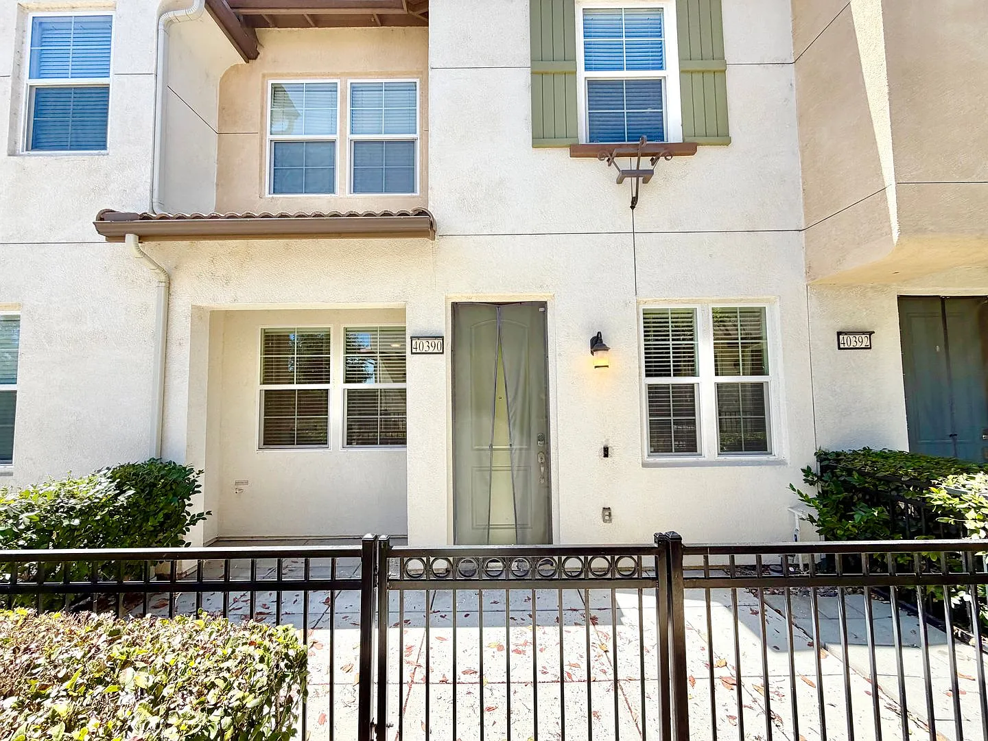 Move-In Ready 2 Bedroom 2.5 Bathroom Condo with LOFT & 2 Car Garage — Photo 1