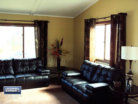 3rd image of 935 Belmar Pl