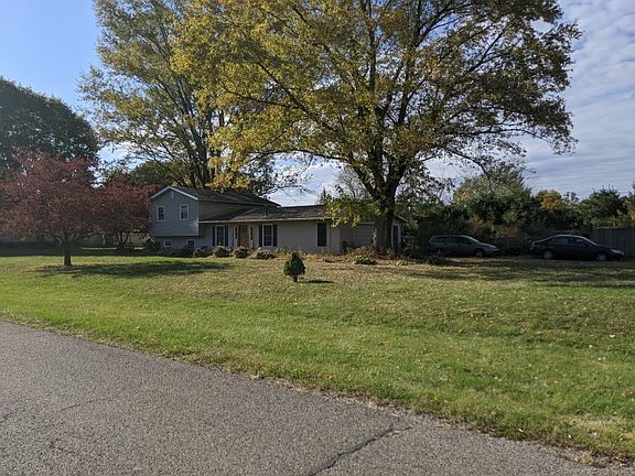 3rd image of 229 Meadow Dr