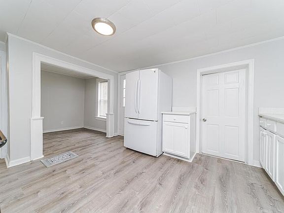 5th image of 824 2nd St