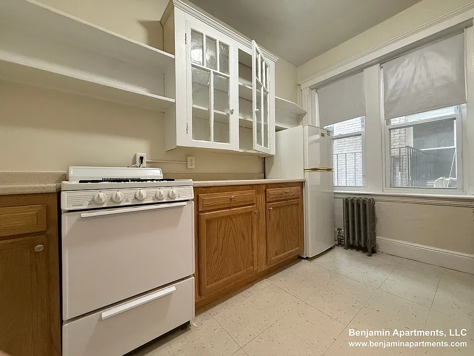 1810 Commonwealth Ave #18