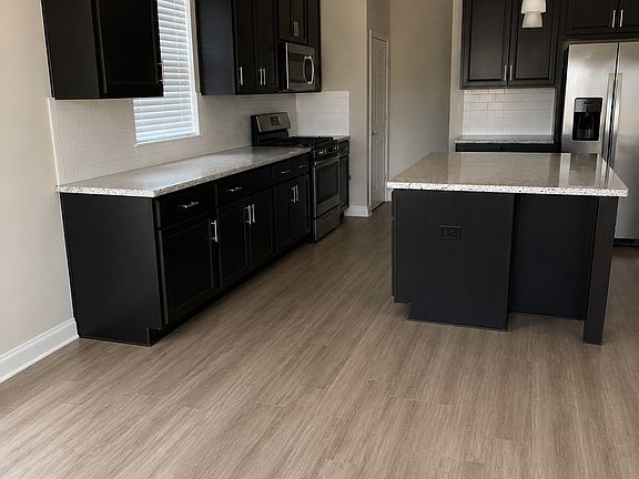 3rd image of 3851 Legacy Rd
